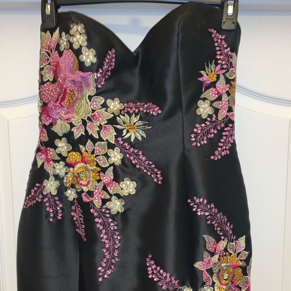 PERFECT PROM DRESS - Picture 3 of 9